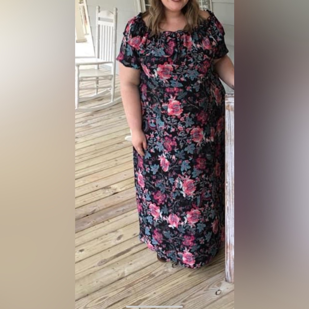 Lightweight floral maxi dress 4x